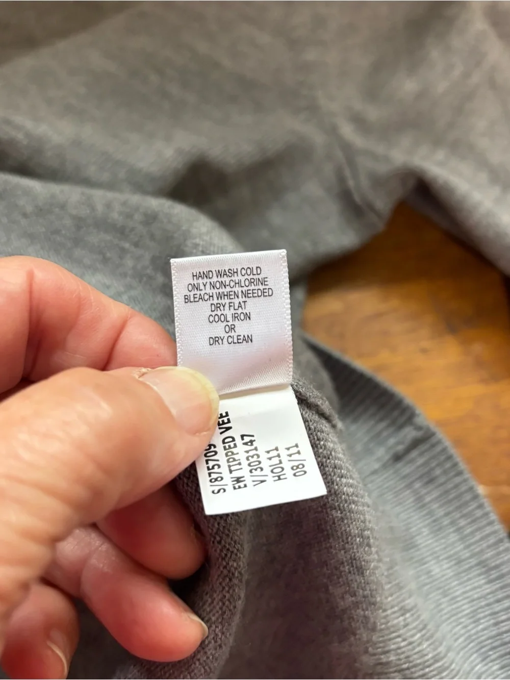 Banana Republic Men's Large Heather Gray V-Neck Sweater 100% merino wool casual